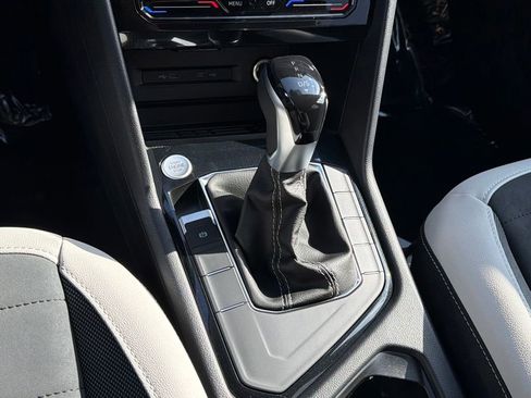 New 2026 Volkswagen Taos SE FWD image 21