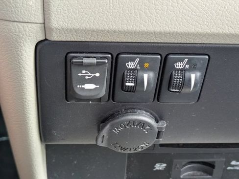 Used 2017 Toyota Sienna XLE Premium FWD image 24