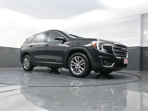 Used 2024 GMC Terrain SLT image 27