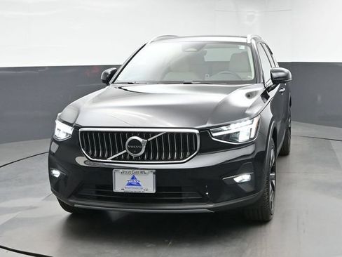 Used 2023 Volvo XC40 B5 Plus w/ Protection Package Premier AWD/4WD image 3