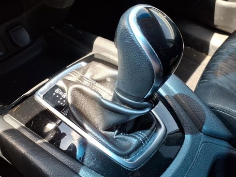 Used 2017 Nissan Rogue SV AWD/4WD image 19