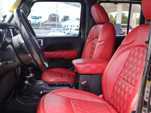 Used 2018 Jeep Wrangler Unlimited Sahara w/ Uconnect 4C Nav & Sound Group AWD/4WD image 12