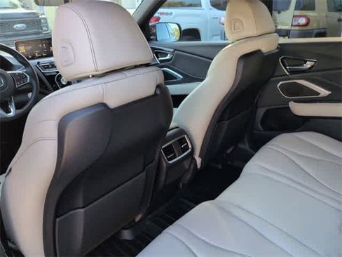 Certified 2025 Acura RDX SH-AWD image 17