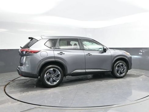 Used 2024 Nissan Rogue SV FWD image 2