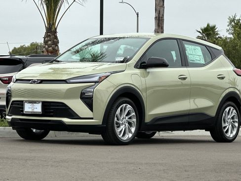 New 2027 Chevrolet Bolt LT w/ Comfort Package FWD image 8