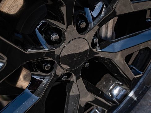 Used 2021 Chevrolet Silverado 1500 RST image 8