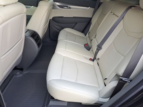 Used 2020 Cadillac XT5 Premium Luxury FWD image 11