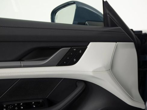 New 2026 Porsche Taycan 4 Cross Turismo AWD/4WD image 19