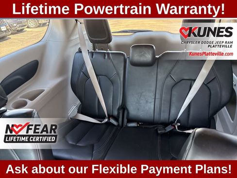 Used 2023 Chrysler Pacifica Touring-L FWD image 23