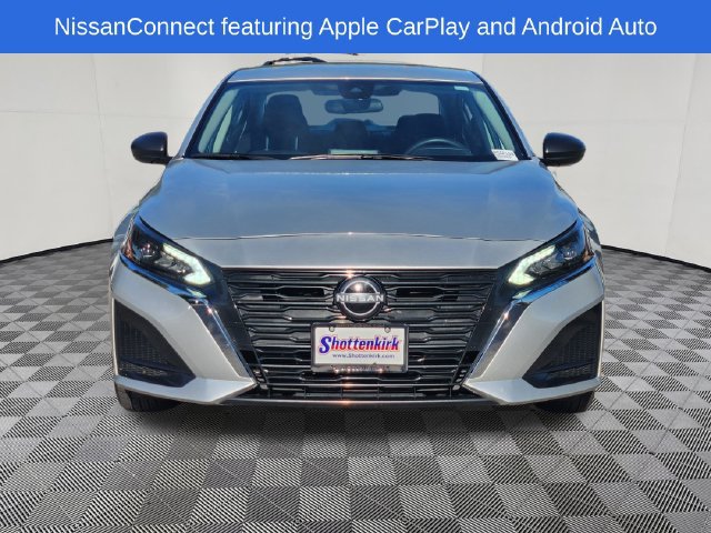 Used 2025 Nissan Altima 2.5 SV FWD image 2