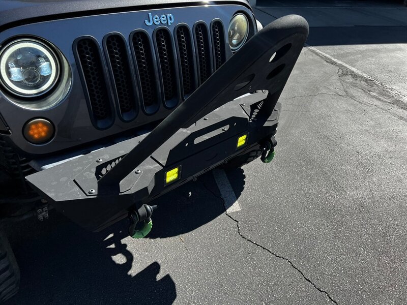 Used 2018 Jeep Wrangler Sport AWD/4WD image 13