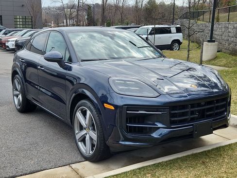 Used 2024 Porsche Cayenne Coupe image 10