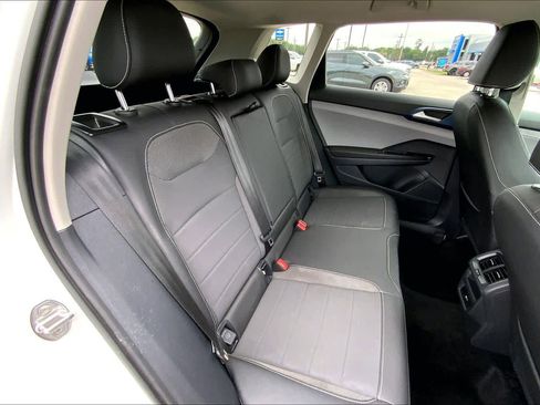 Used 2024 Volkswagen Taos SE FWD image 19
