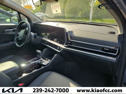 Used 2025 Kia Sportage EX FWD image 7