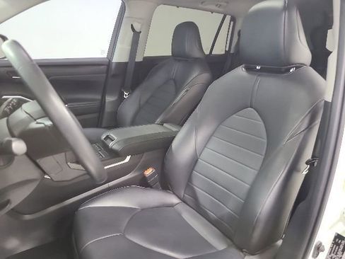 Used 2021 Toyota Highlander XLE AWD/4WD image 23