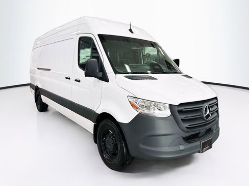 Used 2025 Mercedes-Benz Sprinter 2500 image 1