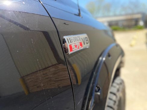 Used 2013 Toyota Tundra 4x4 CrewMax w/ SR5 Pkg image 15