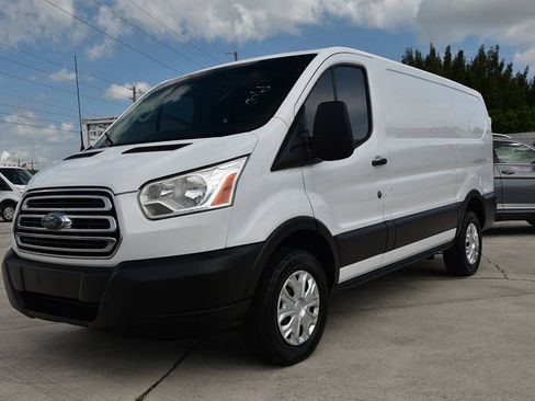 Used 2019 Ford Transit 250 130 Low Roof w/ Exterior Upgrade Package RWD image 3