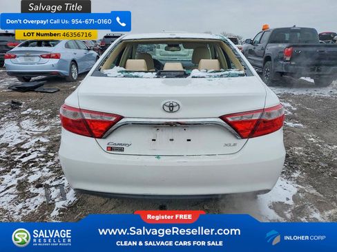 Used 2015 Toyota Camry XLE w/ Moonroof Package image 8
