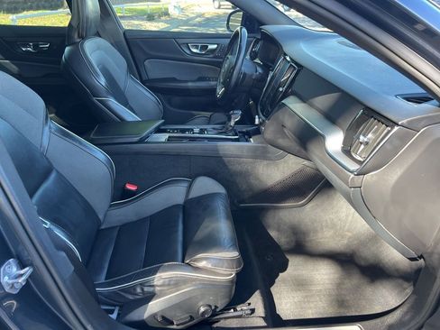 Used 2019 Volvo S60 T6 R-Design image 12