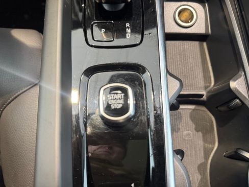 Certified 2025 Volvo V60 B5 Cross Country Plus image 17