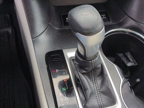 Used 2016 Toyota Highlander XLE image 12