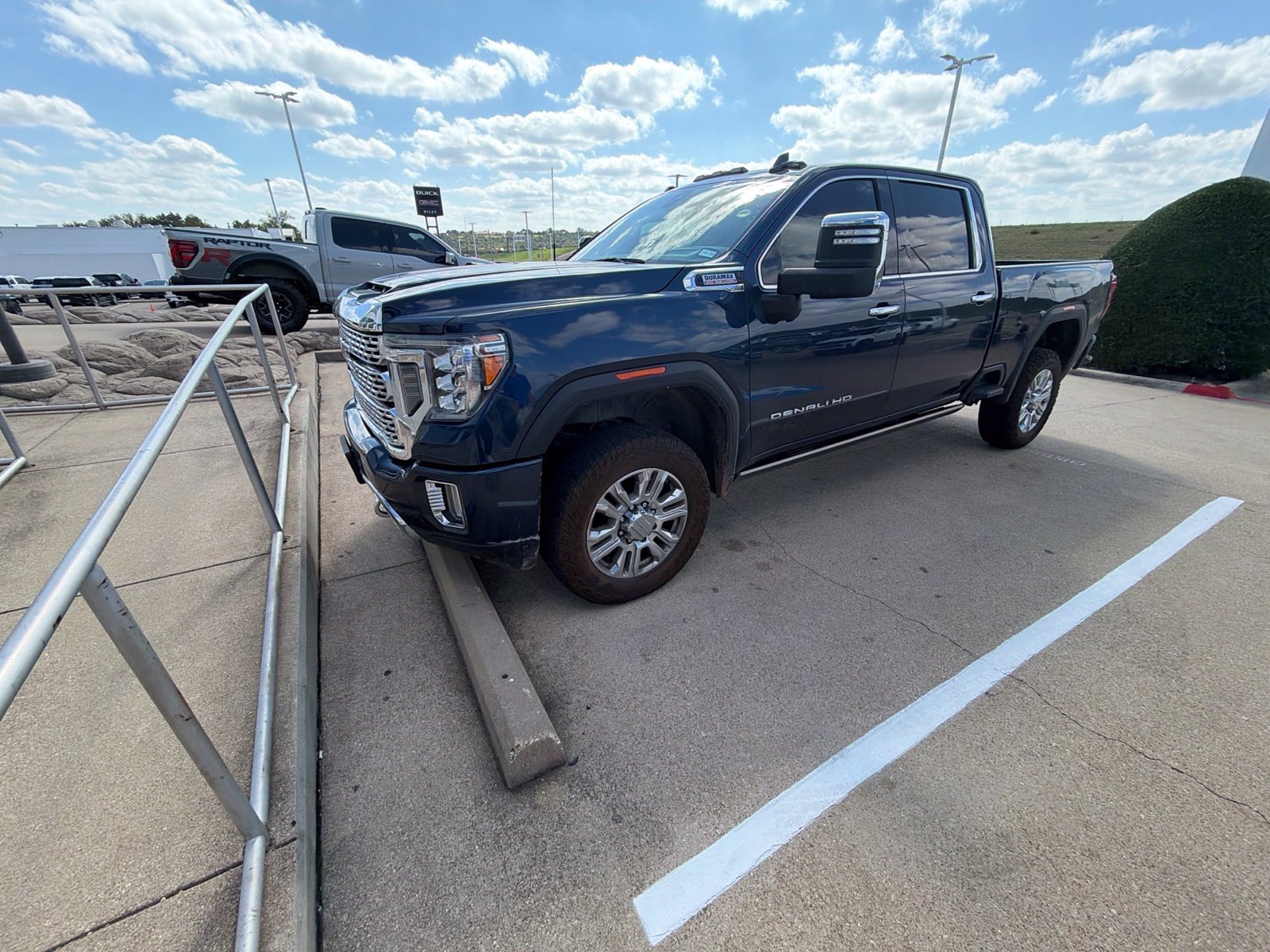 Used 2023 GMC Sierra 3500 Denali w/ Denali Ultimate Package AWD/4WD image 5
