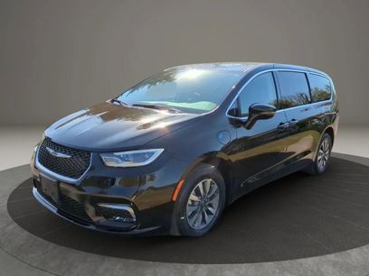 Used 2024 Chrysler Pacifica Limited