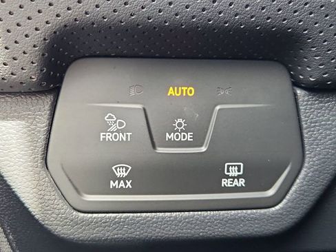 Used 2024 Volkswagen Atlas SE image 17