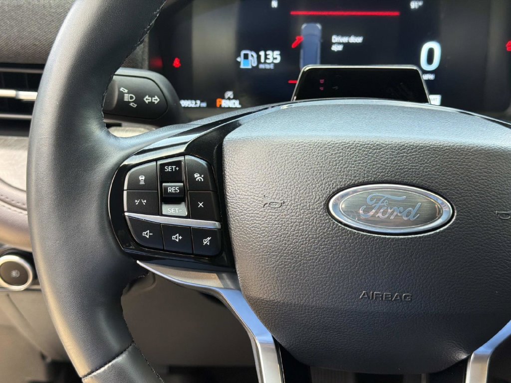 Certified 2025 Ford Explorer Platinum RWD image 25