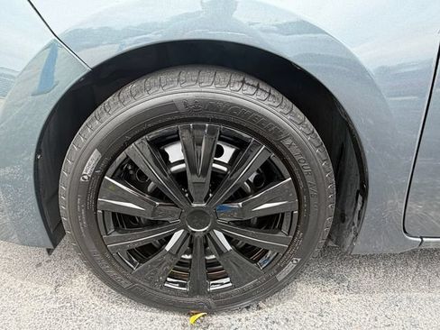 Used 2015 Toyota Corolla LE FWD image 9