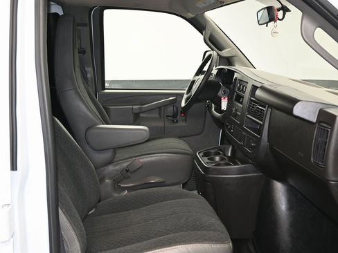 Used 2024 GMC Savana 2500 w/ Driver Convenience Package image 32