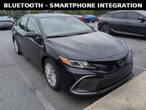 Used 2022 Toyota Camry LE FWD image 3