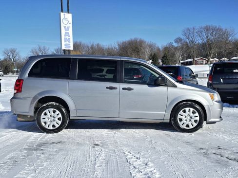 Used 2019 Dodge Grand Caravan SE image 11