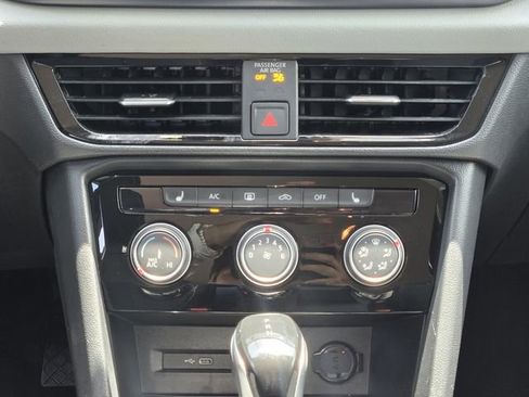 Certified 2023 Volkswagen Taos SE FWD image 19