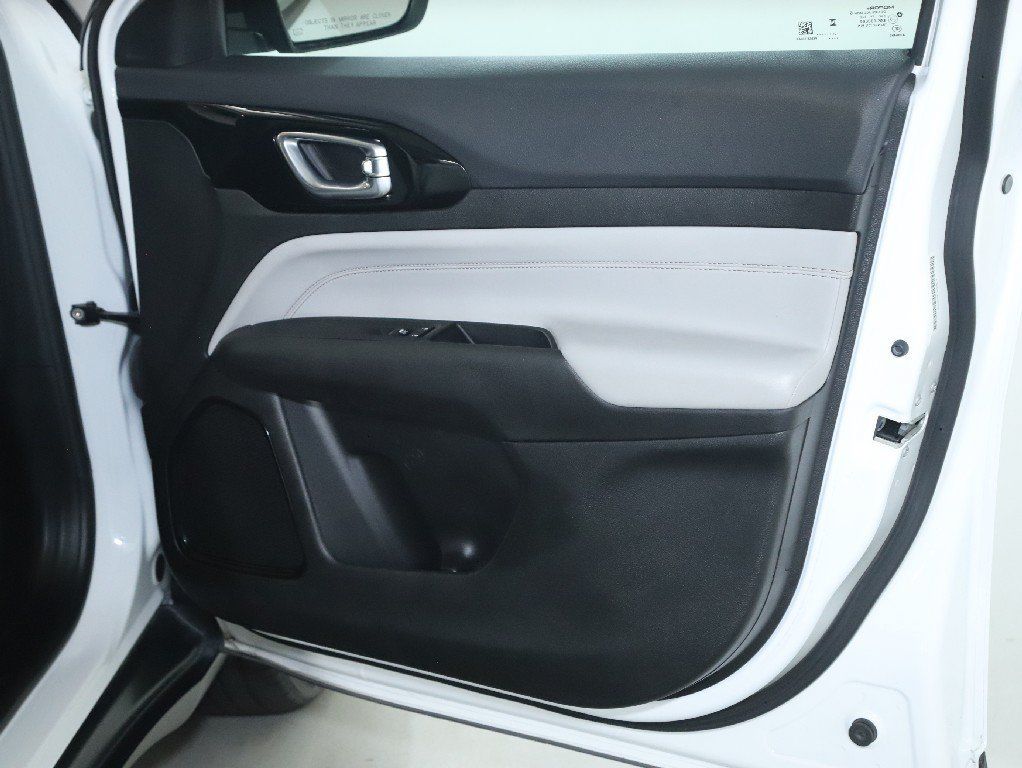 Used 2025 Jeep Compass Limited AWD/4WD image 33