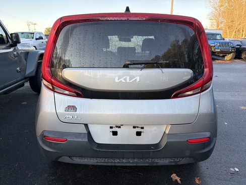 Used 2022 Kia Soul LX image 5