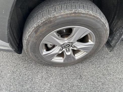 Used 2022 Toyota RAV4 XLE image 3