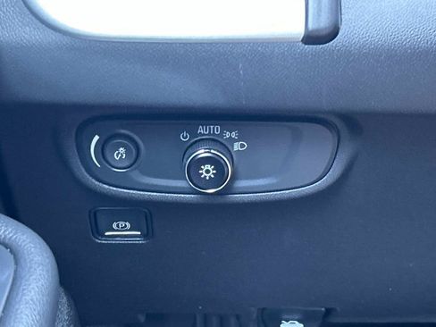 Used 2024 GMC Terrain SLE FWD image 28