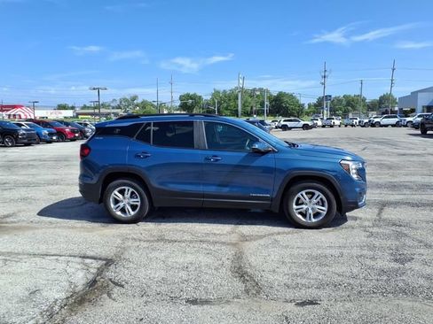 Used 2024 GMC Terrain SLE w/ Driver Convenience Package AWD/4WD image 4