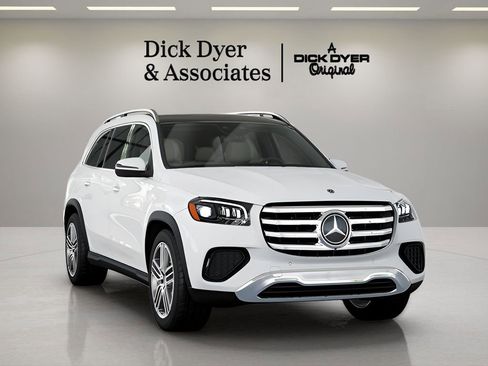 Used 2025 Mercedes-Benz GLS 450 4MATIC image 35