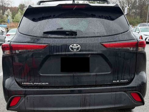 Used 2023 Toyota Highlander XLE image 5