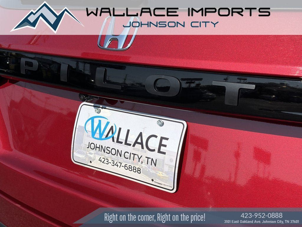 Used 2025 Honda Pilot TrailSport image 11