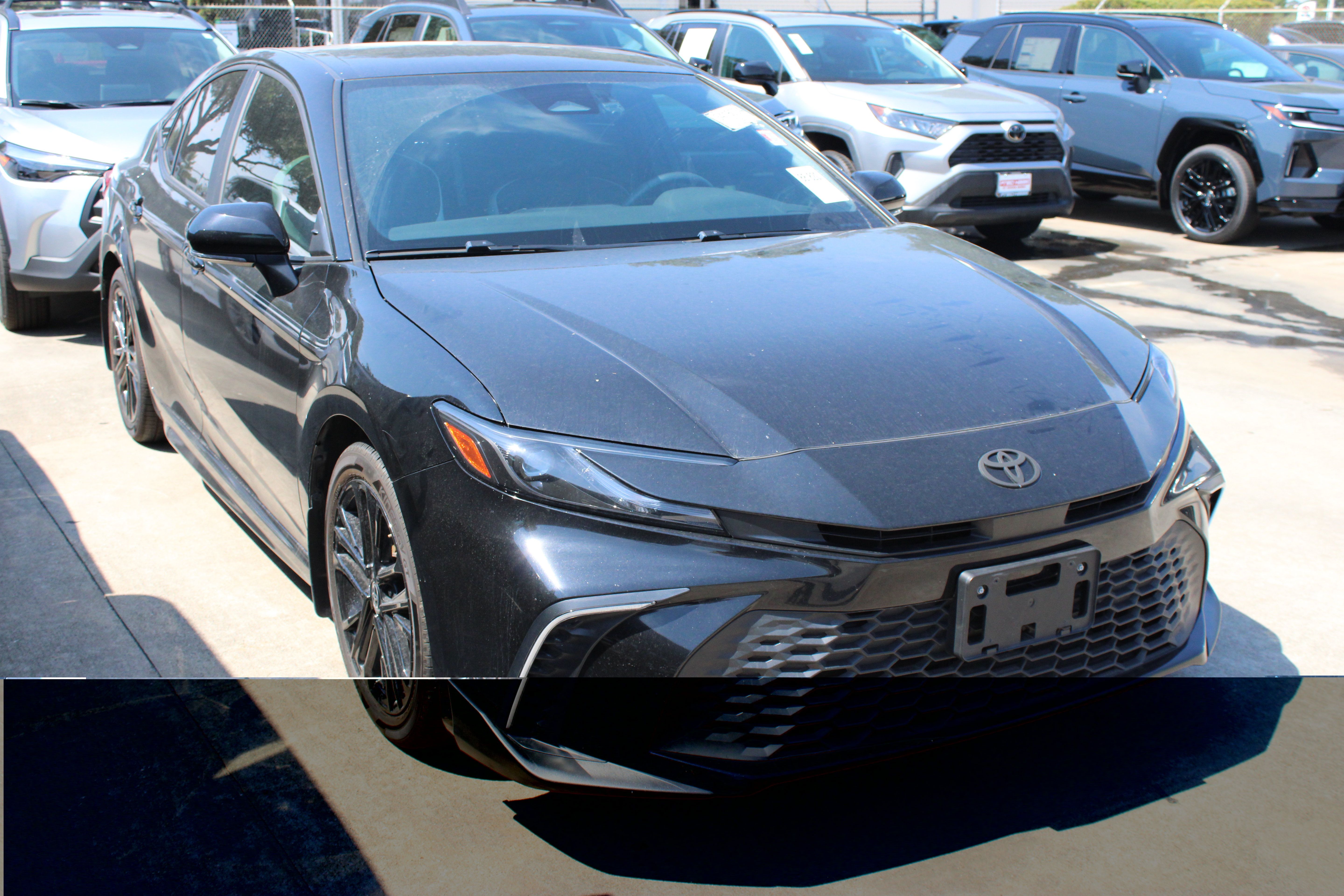 Used 2025 Toyota Camry SE FWD image 2