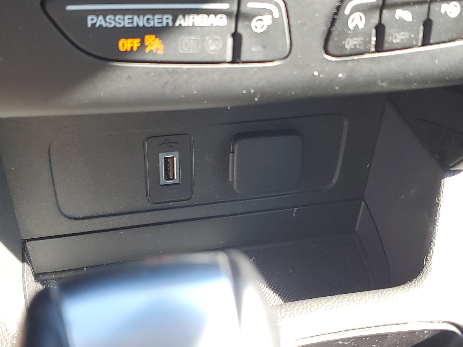 Used 2018 Ford Escape Titanium AWD/4WD image 30