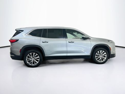 Used 2025 Buick Enclave Preferred AWD/4WD image 10