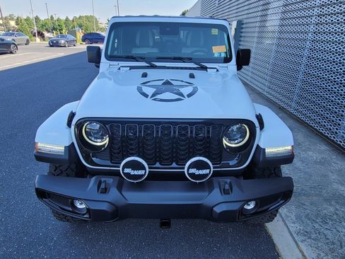 Used 2025 Jeep Gladiator Sport AWD/4WD image 12