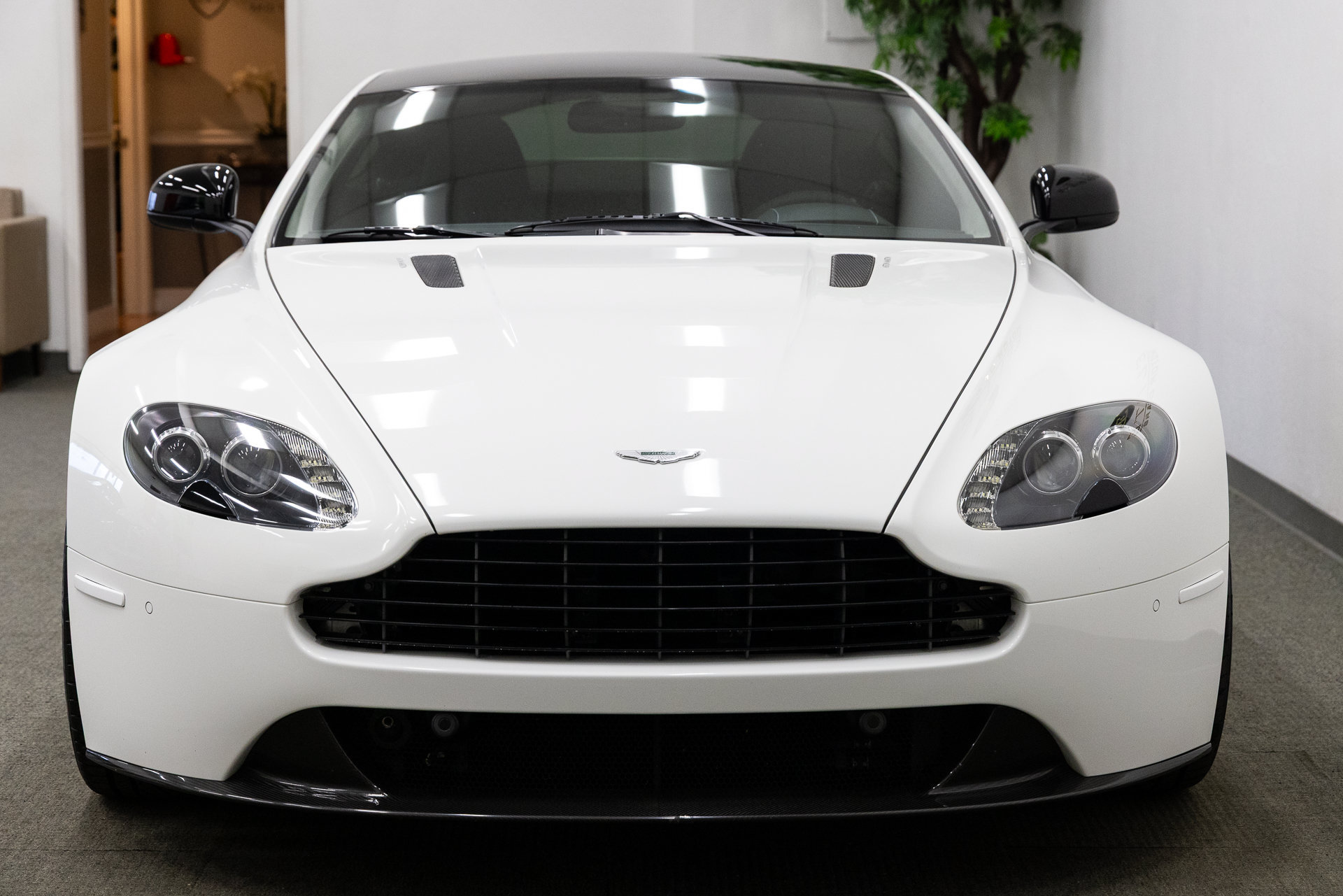 Used 2011 Aston Martin V8 Vantage S RWD image 10