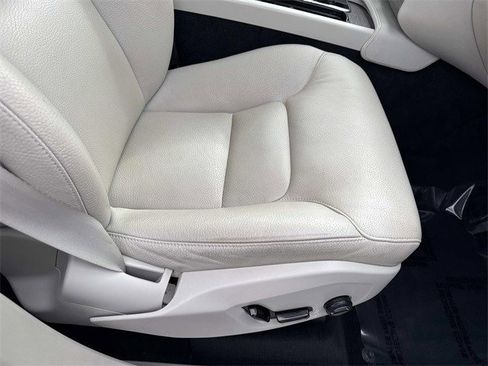 Used 2023 Volvo XC90 B6 Plus image 10
