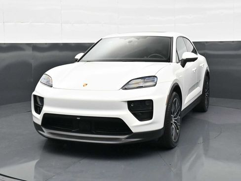 Certified 2025 Porsche Macan Electric RWD image 29